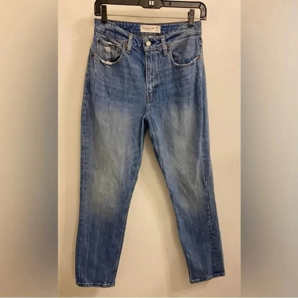 Abercrombie & Fitch High Rise Mom Jean Curve Love Blue Size 2/26 - Picture 1 of 7